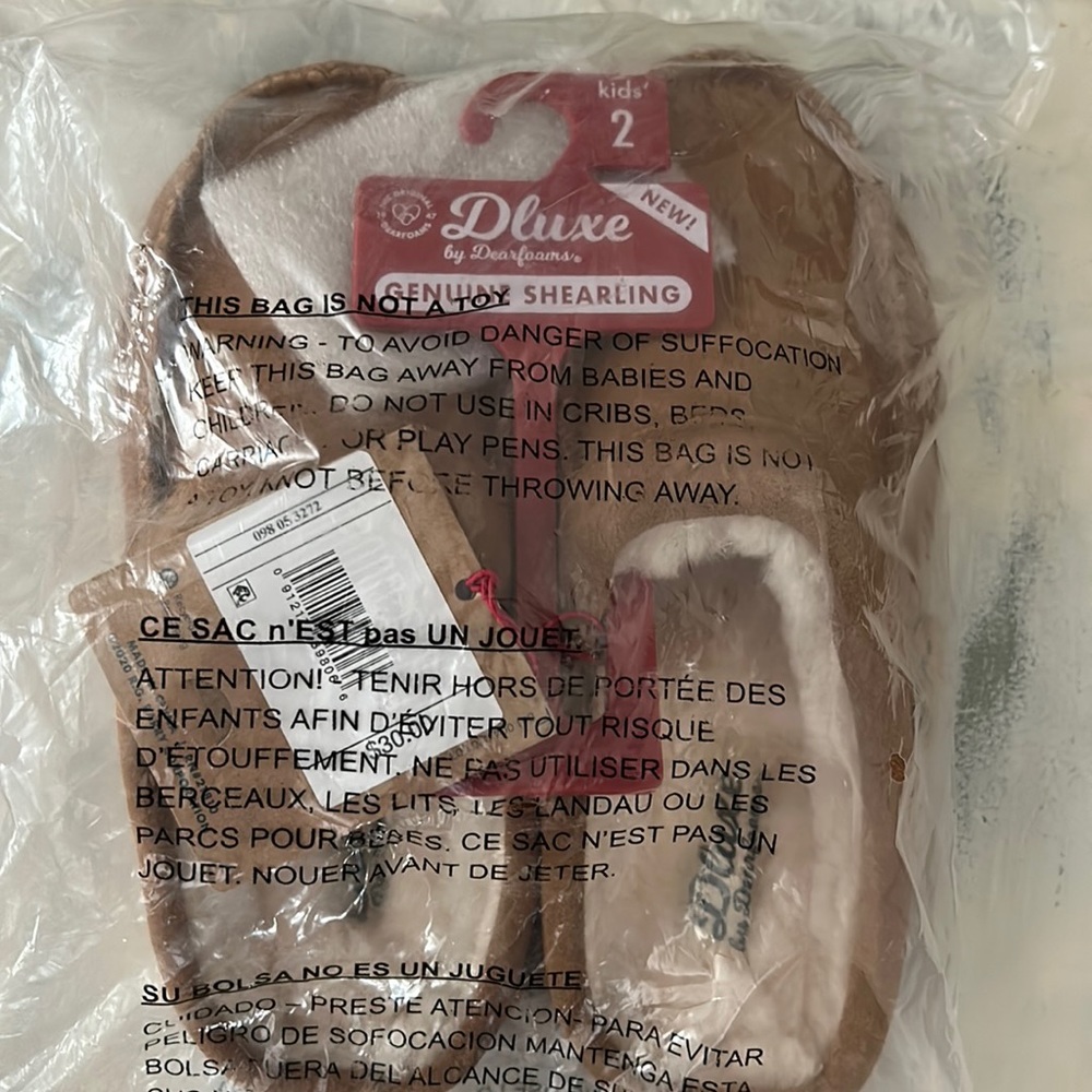 Dluxe by Dearfoams. Kids size 2. Slip ons. NWT never worn.